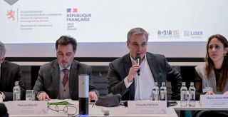 o	g.à.d. Pascal Bolot (préfet de la Moselle), Claude Meisch (Ministre du Logement et de l’Aménagement du territoire), Marie-Josée Vidal (Ministre du Logement et de l’Aménagement du territoire, Premier Conseiller de Gouvernement, Chef de cabinet)