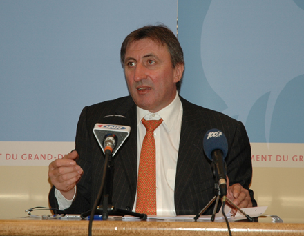 Jean-Marie Halsdorf, ministre de l'Intérieur et de l'Aménagement du territoire, lors de la présentation de l'avant-projet de plan sectoriel ZAE